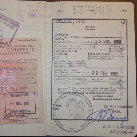 Ridicarea vizelor pentru românii care vor să plece în SUA, o prioritate UE