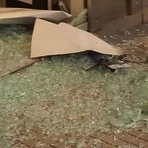 50 de magazine şi mai multe bănci au fost vandalizate de anarhişti, la Atena