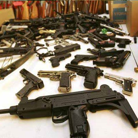 Peste 500 de persoane sunt cercetate pentru nerespectarea regimului armelor şi muniţiilor