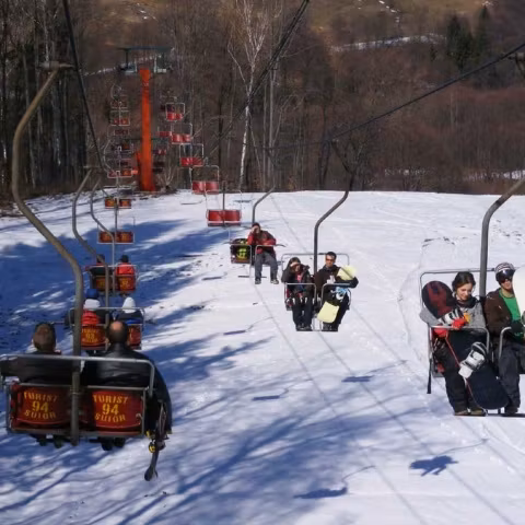 40 de turişti au rămas blocaţi în telescaunul de la Păltiniş