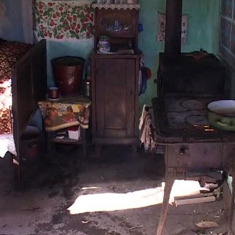 Într-un sat uitat de lume mai locuiesc doar 11 bătrâni