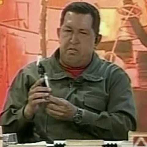 Hugo Chavez vrea să îi înlocuiască pe Batman şi Superman cu Simon Bolivar şi Francisco Miranda
