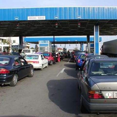 Cozi de maşini la graniţa cu Ungaria, din cauza sărbătorii Maghiarilor de Pretutindeni