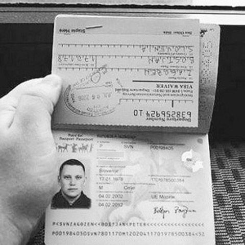 Senatorii s-au spălat pe mâini de paşapoartele "diavolului"