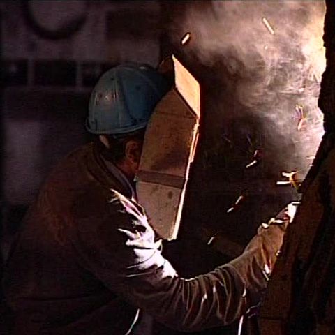 Sindicatele de la ArcelorMittal nu sunt de acord cu decizia patronatului de a trimite muncitorii în şomaj tehnic, de la 1 aprilie