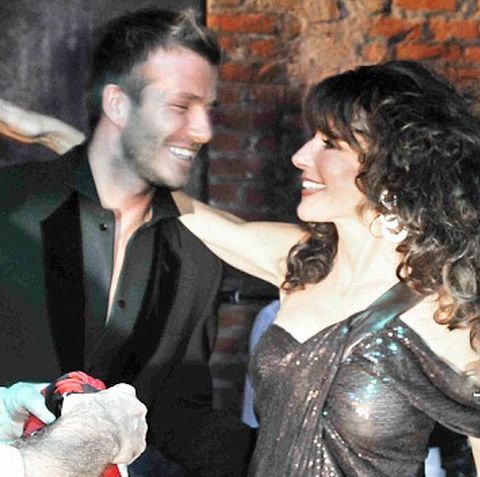 David Beckham, asaltat de cele mai frumoase femei din Italia - VEZI FOTO