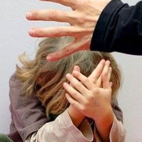 Proiectul noului Cod Civil interzice părinţilor să-şi pedepsească fizic copiii - VEZI AICI ŞI ALTE PREVEDERI ALE NOULUI COD CIVIL