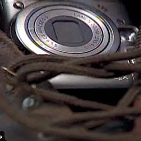 Un bărbat, arestat după ce a fotografiat cu pantoful femei dezbrăcate în cabina de probă