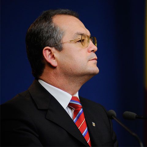 Emil Boc: Miniştrii s-au reunit pentru a face o analiză la zi a necesarului şi a condiţiilor de finanţare