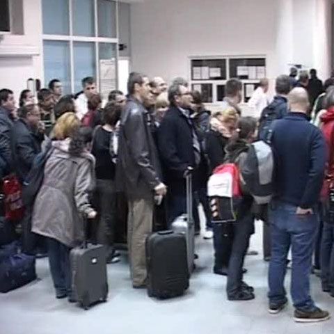 Aproape 140 de persoane au rămas blocate pe aeroportul din Timişoara
