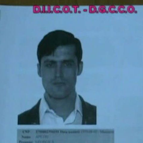 Doi copii au fost înfometaţi şi puşi să cerşească 14 ore pe zi