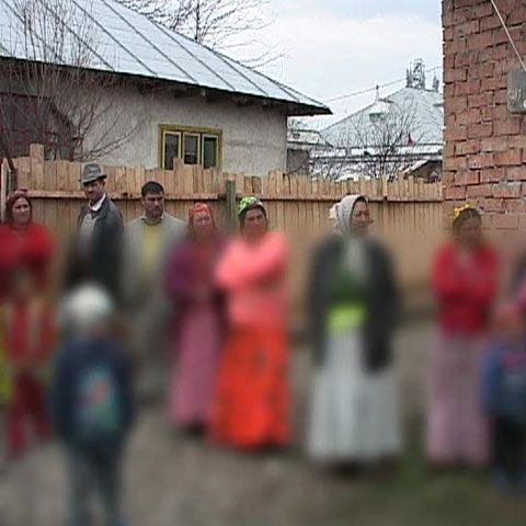 O căsătorie dintre doi copii romi s-a sfârşit cu un scandal de proporţii