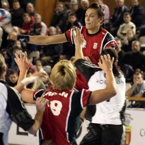 Neplătite de şase luni, handbalistele de la Rulmentul refuză să mai joace