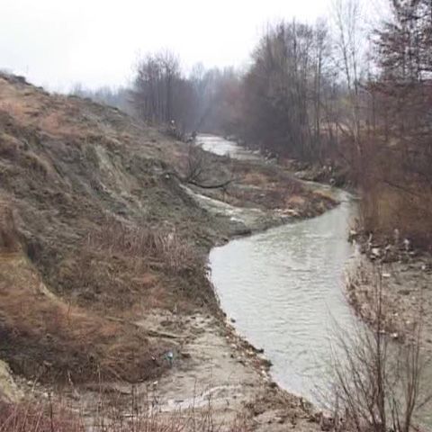 Halda de steril de la Mateeşti, judeţul Vâlcea, s-a pus din nou în mişcare şi ameninţa un râu