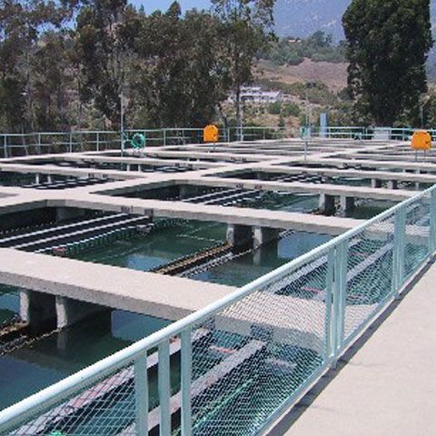 Doar unul din doi români are acces la alimentarea cu apă şi canalizare