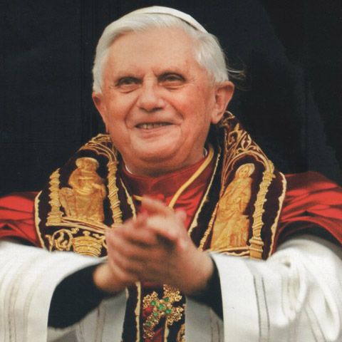 Papa Benedict al XVI-lea crede că prezervativele dăunează în lupta împotriva SIDA