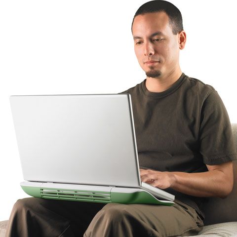 Logitech lansează un "răcoritor" pentru laptop