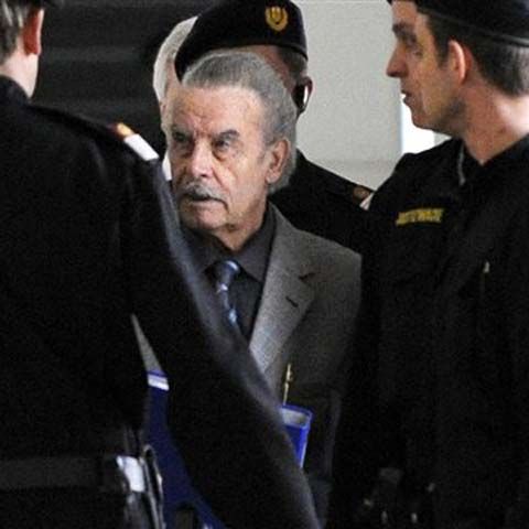Fritzl va rămâne în celula sa până se va decide în ce ospiciu va fi internat