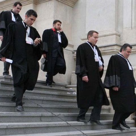 Avocaţii vor ca magistraţii să dea examen pentru intrarea în avocatură