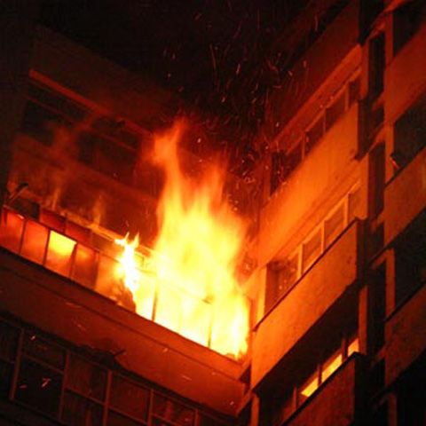 Cinci persoane, printre care doi copii, au fost rănite într-o explozie, la Caransebeş