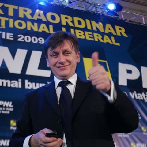 Crin Antonescu: Am ajuns preşedintele PNL "fără conspiraţii, fără aranjamente"