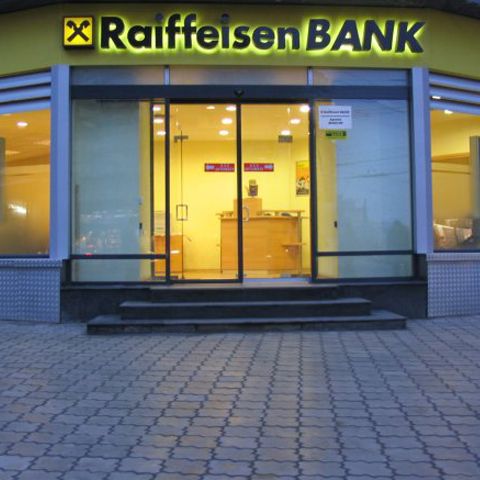 Raiffeisen Bank va întrerupe serviciul de banking, în această noapte 