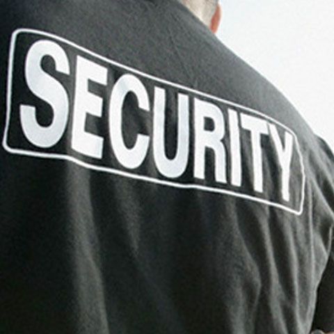 Scandal în lumea interlopă ieşeană: Nouă persoane, între care şi un agent de pază, au fost rănite