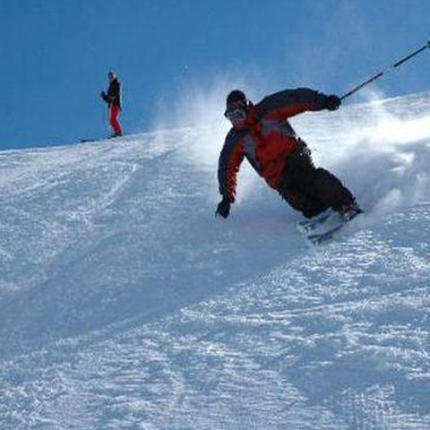 La Straja aproape 100 de bătrâni au venit la "Cupa Veteranilor" 