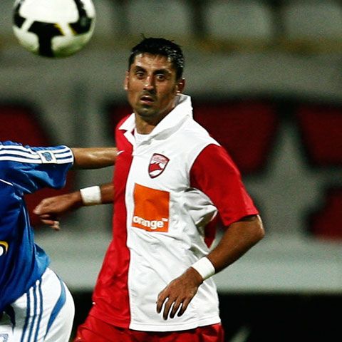 Dinamo s-a impus cu 3-1 la Buzău şi s-a distanţat în fruntea clasamentului