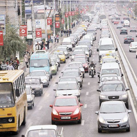 Numărul maşinilor noi vândute la începutul anului a scăzut cu 60%