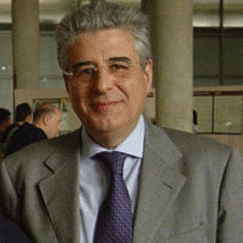 Un neurochirurg italian a dus la bun sfârşit o operaţie pe creier, în timp ce el suferea un infarct