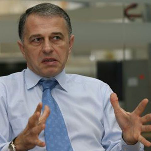 Geoană despre laudele lui Iliescu faţă de Antonescu: El mai face şi cadouri otrăvite