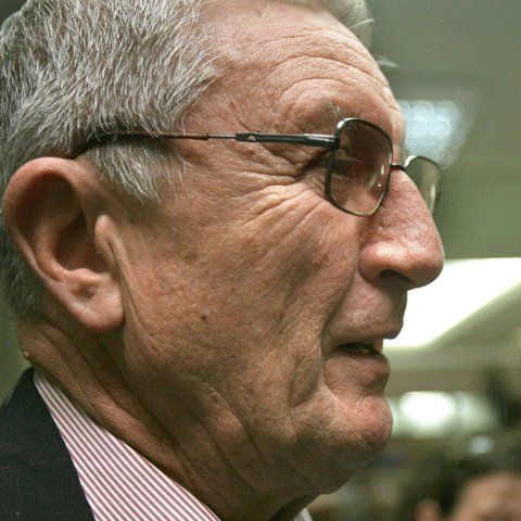 Foştii generali în rezervă Mihai Chiţac şi Victor Atanasie Stănculescu cer să fie eliberaţi