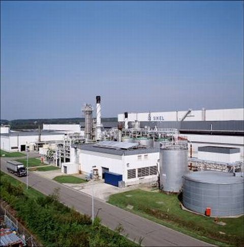 Siderurgiştii de la ArcelorMittal Galaţi au protestat faţă de decizia conducerii de a-i trimite în şomaj tehnic, de la 1 aprilie