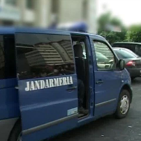 Prefectul de Argeş a cerut anularea a 66 de permise auto