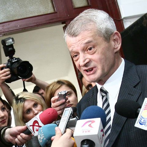 Sorin Oprescu: Îl susţin pe Crin Antonescu pentru că nu e corupt, nu e derbedeu şi e băiat deştept