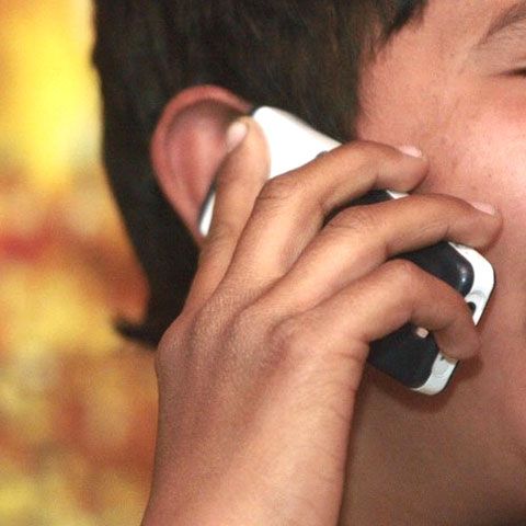 Europenii vor plăti mai puţin din iulie pentru apeluri şi SMS-uri în străinătate 