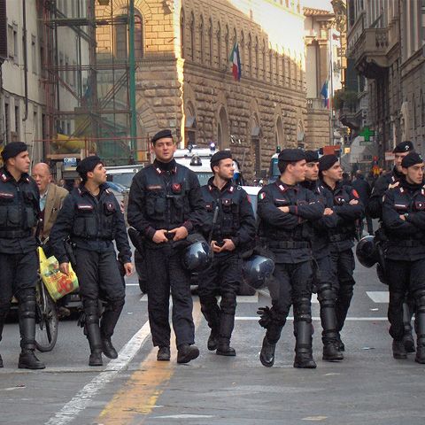 Un român a fost aproape linşat la Roma, după ce a agresat sexual o adolescentă