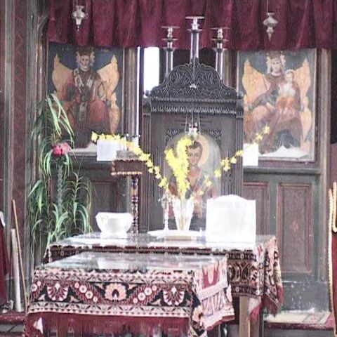 Un tânăr din Dâmboviţa a spart biserica pentru a fura vinul de împărtăşanie