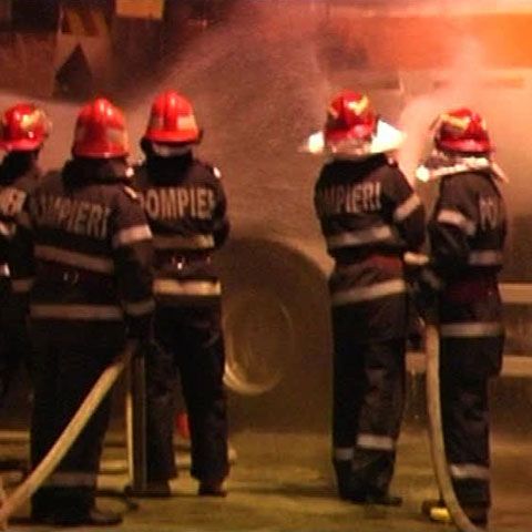 O cisternă încărcată cu gaz petrolier lichefiat a luat foc în cartierul bucureştean Ferentari