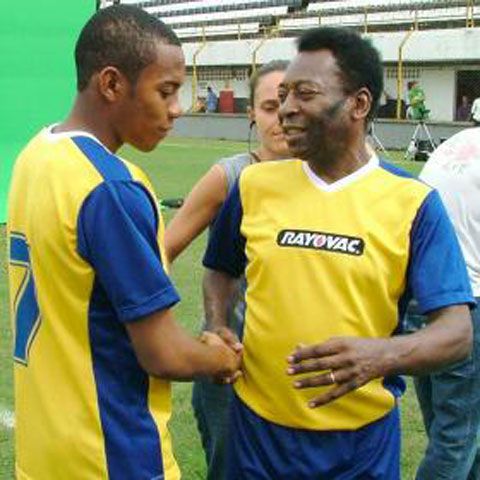 Robinho îl ameninţă pe Pele cu sala de judecată