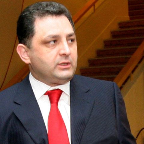 Vanghelie: Antonescu nu va obţine decât 5% la alegerile prezidenţiale plus două voturi de la Iliescu şi Oprescu