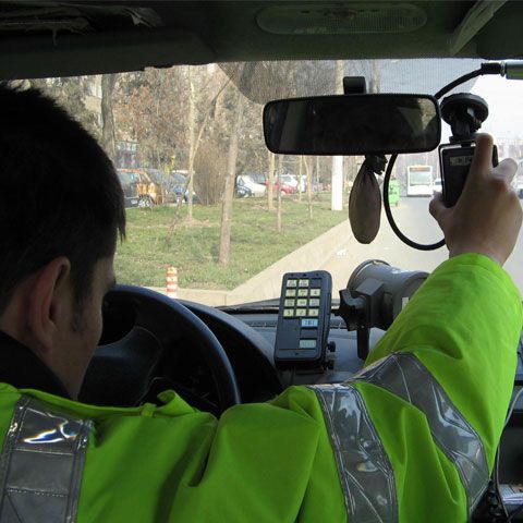 O parte din contravaloarea amenzilor radar ajunge în buzunarele unor firme private