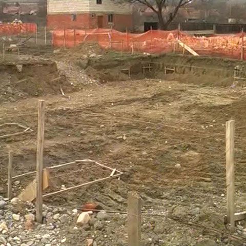 Din proiectul unui campus la Bozovici în Caraş-Severin, a rămas o groapă