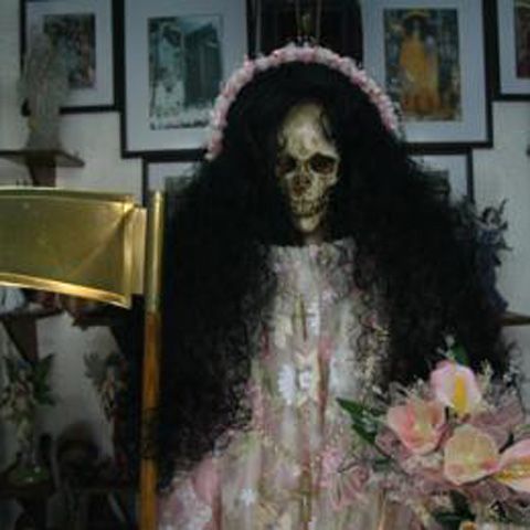 Altarele traficanţilor de droguri, închinate "Sfântului Morţii", au fost distruse de poliţie - VEZI VIDEO