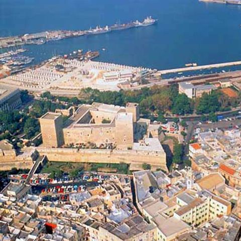 Cadavrul unui român a fost abandonat în faţa unui spital din Italia