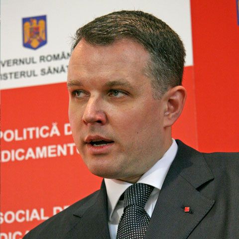 Bazac: Am primit un sms de ameninţare pe telefonul soţiei, la patru zile după instalarea ca ministru