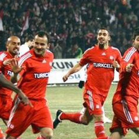 Turcia - Antrenorul liderului Sivasspor spune că succesul echipei are la bază lipsa vieţii de noapte