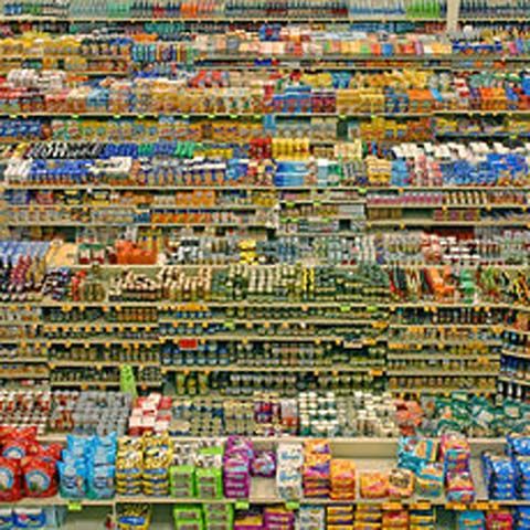 Preţurile din hipermarketuri umflate cu 30% de taxele nejustificate