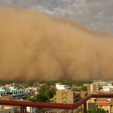 Încălzirea oceanului Atlantic, legată de praful din Sahara şi de vulcani